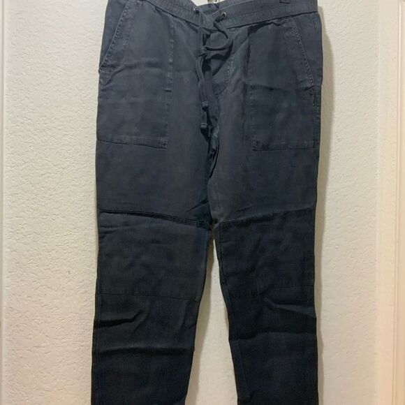 James Perse Super Soft drape Pants
COLOR: distressed Carbon Pigment - Picture 4 of 10